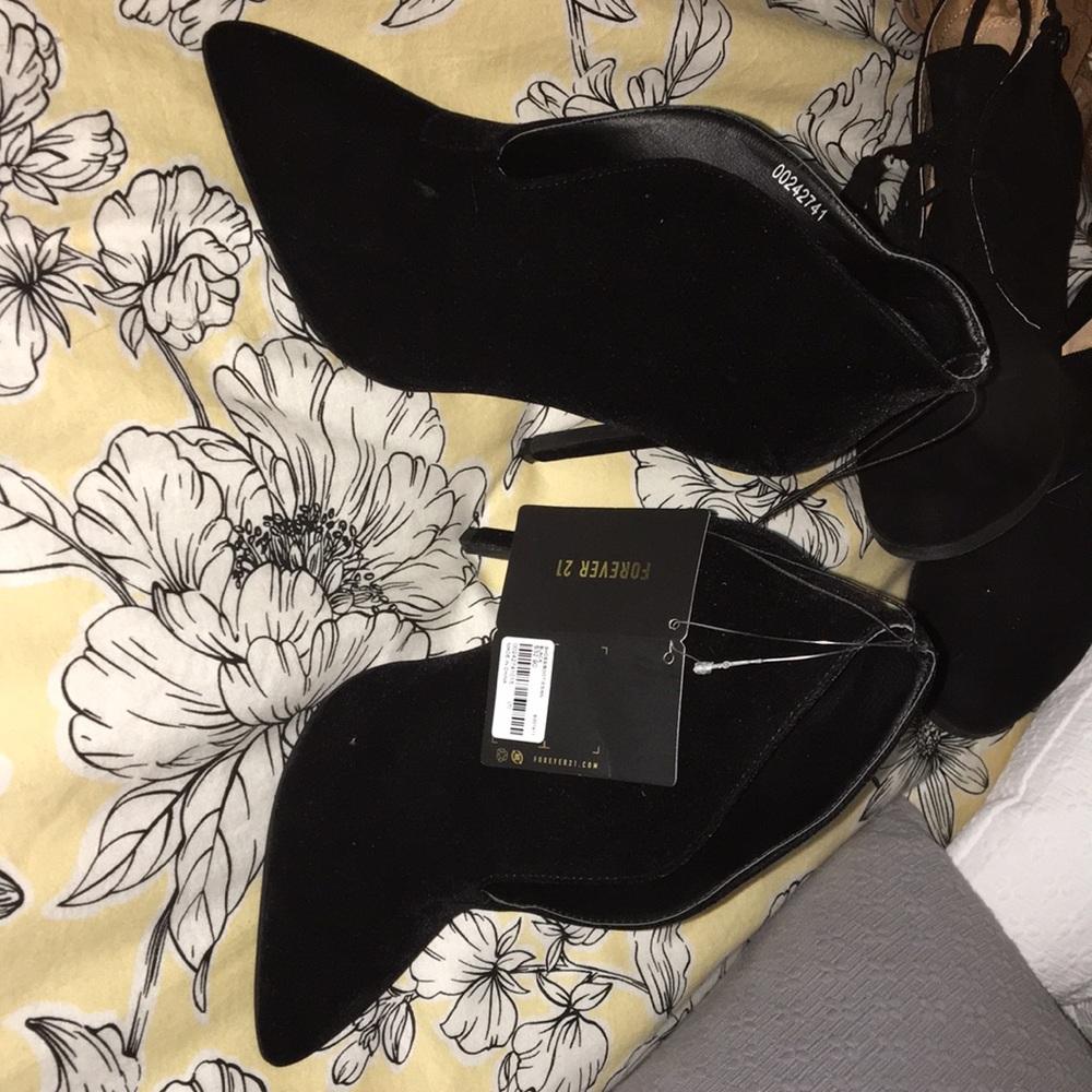 HEEL BOOTIES